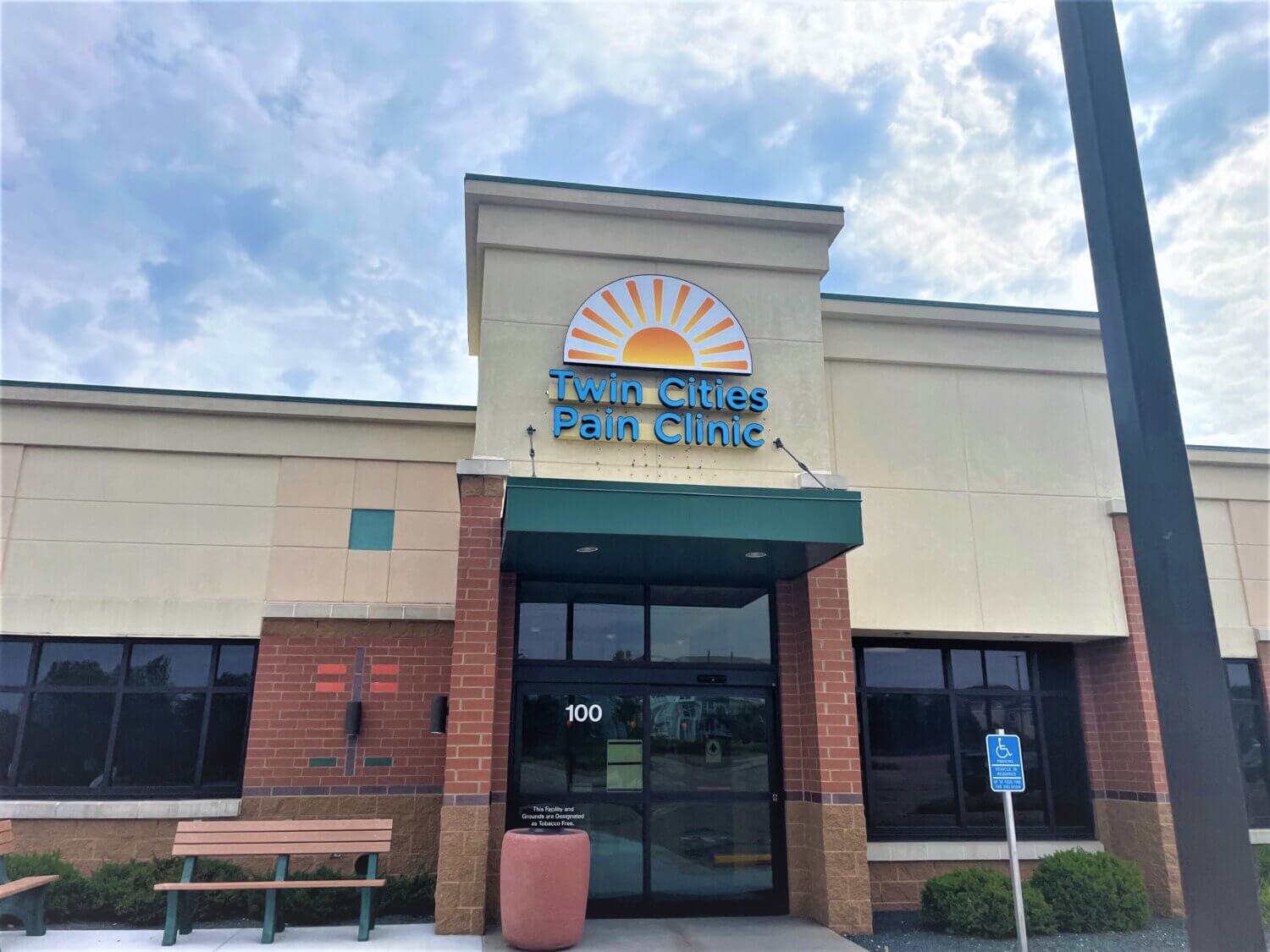 Front Entrance-Twin Cities Pain Clinic-Maplewood-MN